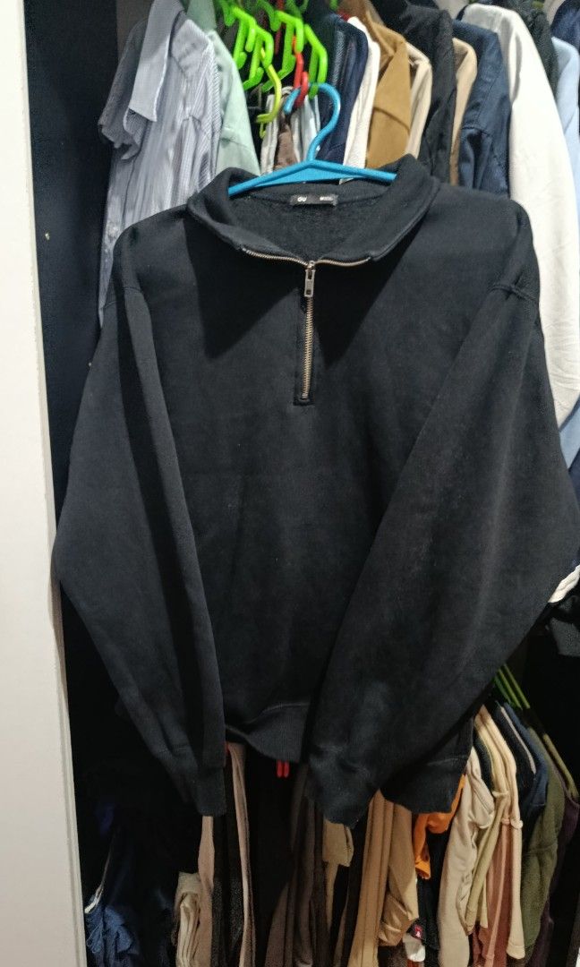 GU / UNIQLO QZIP (Category: Coats, Jackets and Outerwear) located in Jaen. Submitted by vinzyrus217291 (Listing ID 1468441447, Image 1). Description: preloved 22x25.