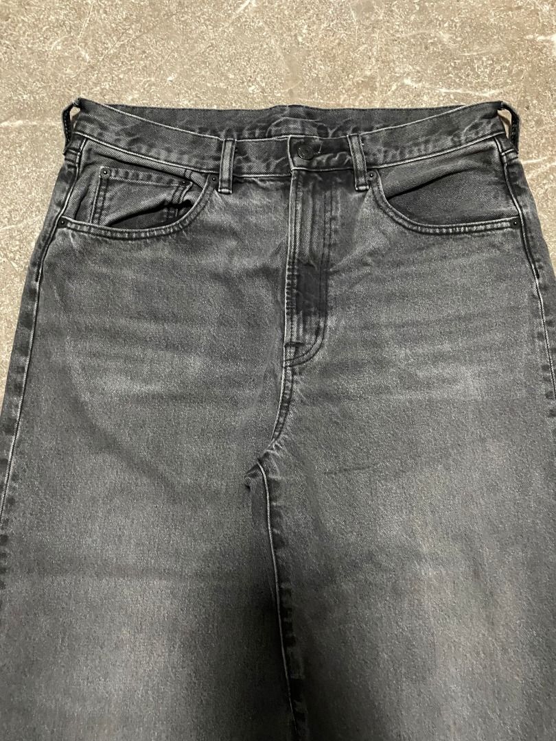 GU BAGGY PANTS (Category: Jeans) located in Lucena. Submitted by 0174.archive (Listing ID 1468430544, Image 2). Description: very good used condition no flaws Actual Measurements (inches) Waist: 16.5 Length: 40.5 Leg opening: 9.5 Message before buying. Items are pre-loved / second hand used. Manage your expectations. Buy with confidence. No return no exchange. Additional Shipping Fee Ship via JRS / JNT MOP GCASH / BPI .