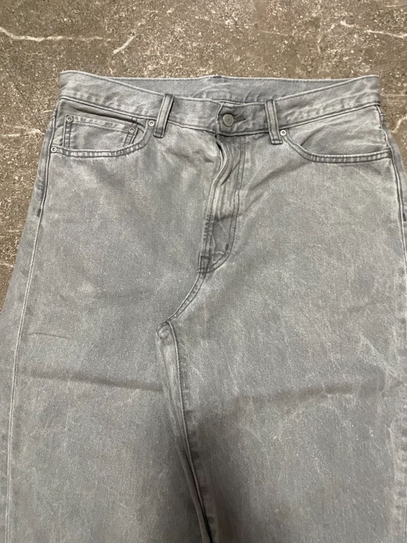 GU Barrel Pants (Category: Jeans) located in Lucena. Submitted by 0174.archive (Listing ID 1468428230, Image 2). Description: very good used condition no flaws size 33 on tag Actual Measurements (inches) Waist: 16.5 / 33 around Length: 39.5 Leg opening:9.5 Message before buying. Items are pre-loved / second hand used. Manage your expectations. Buy with confidence. No return no exchange. Additional Shipping Fee Ship via JRS / JNT MOP GCASH / BPI .