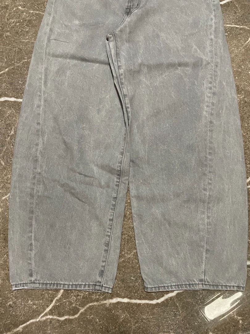 GU Barrel Pants (Category: Jeans) located in Lucena. Submitted by 0174.archive (Listing ID 1468428230, Image 3). Description: very good used condition no flaws size 33 on tag Actual Measurements (inches) Waist: 16.5 / 33 around Length: 39.5 Leg opening:9.5 Message before buying. Items are pre-loved / second hand used. Manage your expectations. Buy with confidence. No return no exchange. Additional Shipping Fee Ship via JRS / JNT MOP GCASH / BPI .