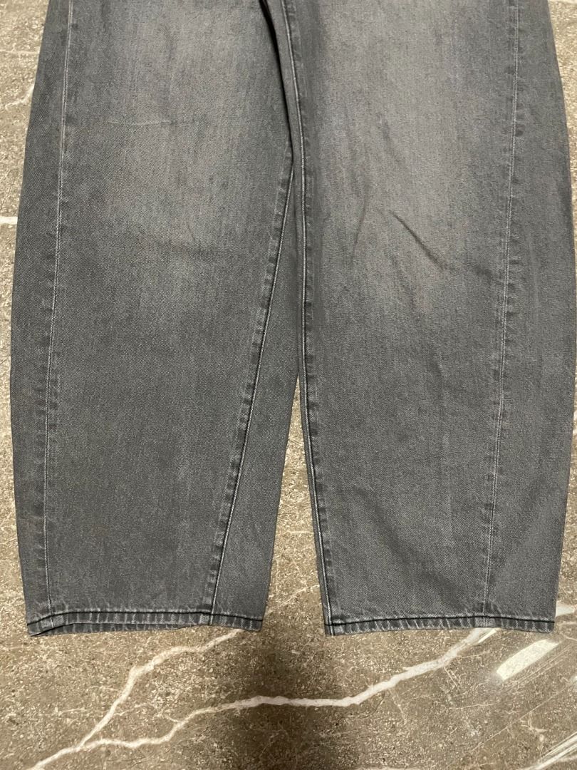 GU barrel pants (Category: Jeans) located in Lucena. Submitted by 0174.archive (Listing ID 1468431877, Image 3). Description: very good used condition no flaws Actual Measurements (inches) Waist: 15.5 / 31 around Length: 40.5 Leg opening: 9.5 Message before buying. Items are pre-loved / second hand used. Manage your expectations. Buy with confidence. No return no exchange. Additional Shipping Fee Ship via JRS / JNT MOP GCASH / BPI .