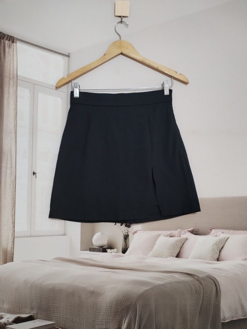 Gu black skort with slit (Category: Shorts) located in Lucena. Submitted by styleddsc (Listing ID 1468315424, Image 2). Description: .