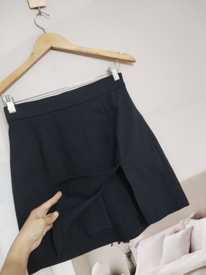 Gu black skort with slit (Category: Shorts) located in Lucena. Submitted by styleddsc (Listing ID 1468315424, Image 3). Description: .