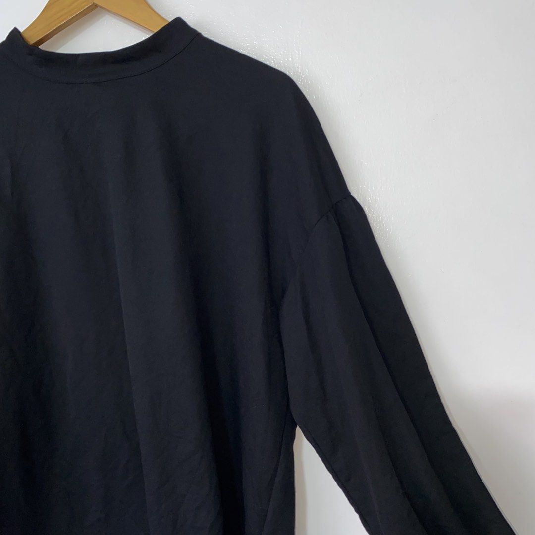 GU BY UNIQLO drape top (Category: Blouses) located in San Jose del Monte. Submitted by mamiracky (Listing ID 1468360983, Image 2). Description: Last price posted In good condition No flaws No when worn .