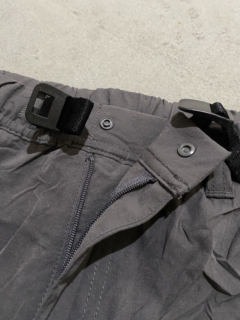 Gu cargo (Category: Shorts) located in Tabaco. Submitted by centthrif55361 (Listing ID 1468345162, Image 3). Description: Gu convertible cargo Small W:27-30 L:19 New condition Color rate 9.5/10 Issue wala na yon kadogtong para magawang pants Solid naman sya Pang short .