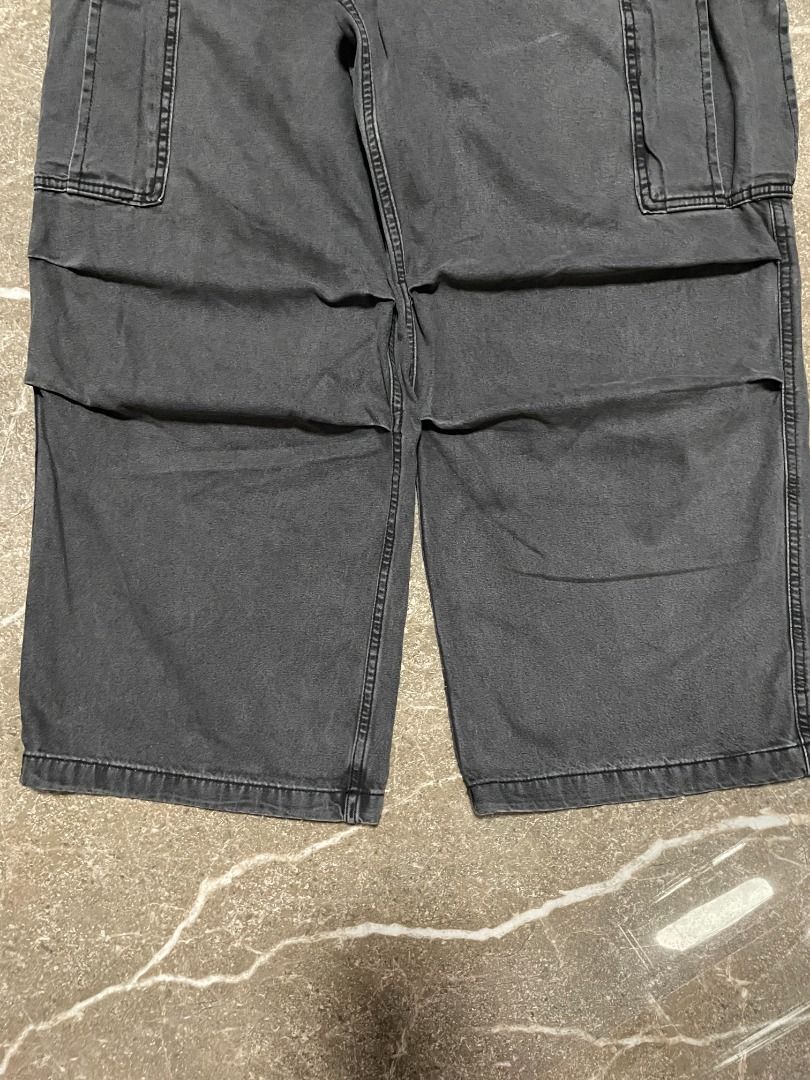 Gu Cargo Baggy Pants (Category: Jeans) located in Lucena. Submitted by 0174.archive (Listing ID 1468431373, Image 3). Description: very good used condition flaws -1 tiny paint stain near side pocket (check last photo) size large on tag Actual Measurements (inches) Waist: 15-17 / 30-34 around Length: 40.5 Leg opening:11.5 Message before buying. Items are pre-loved / second hand used. Manage your expectations. Buy with confidence. No return no exch