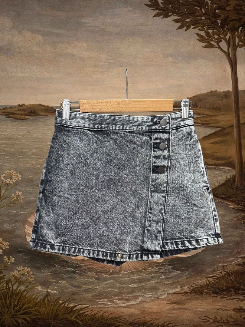 GU denim wrap skort (Category: Activewear) located in Dasmarinas. Submitted by thrifteefinds (Listing ID 1468368039, Image 1). Description: GU denim wrap skort Size: S 26-28WL 13.5L Excellent condition M/Mine: 450 DM: Name | Contact | Address & Brgy Please comment MINE only if you’re 100% sure and ready to pay. No return or exchange .