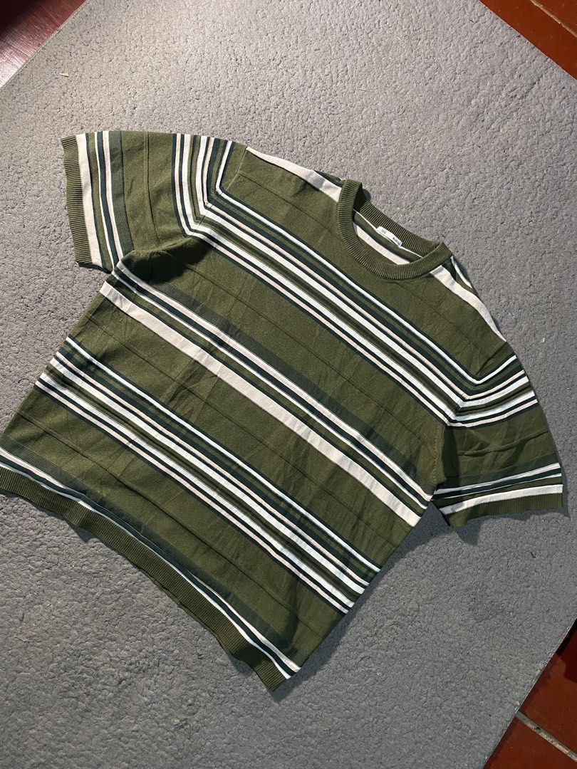GU KNITTED BOXY (Category: Formal Shirts) located in Tandag. Submitted by vncntmrcllns (Listing ID 1468320047, Image 2). Description: GU KNITTED STRIPES (BOXY) Width: 24 Length: 25.5 -Excellent Condition -Already wash -Color rate 10/10 All details are visible in the picture Please check each photo.