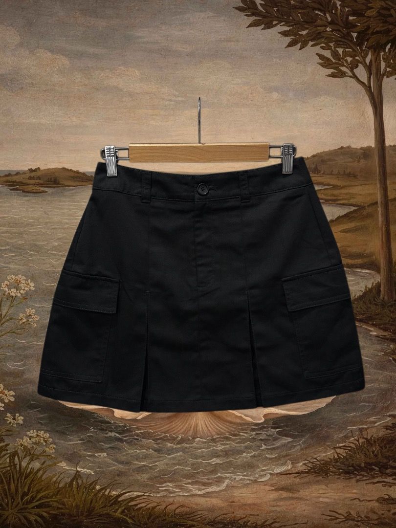 GU low-waist cargo mini skirt (Category: Activewear) located in Dasmarinas. Submitted by thrifteefinds (Listing ID 1468367703, Image 1). Description: GU low-waist cargo mini skirt Size: M 28WL 16L Excellent condition M/Mine: 450 DM: Name | Contact | Address & Brgy Please comment MINE only if you’re 100% sure and ready to pay. No return or exchange .