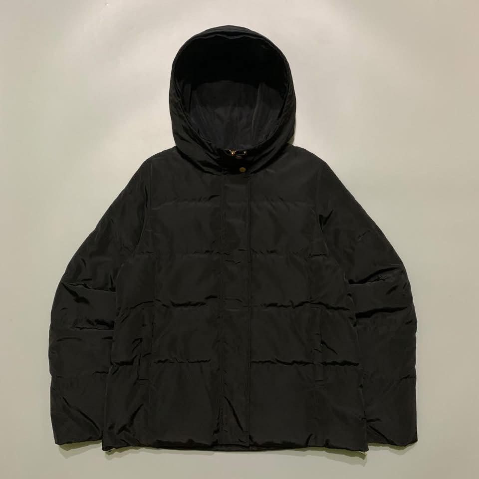 GU PADDED DOWN PUFFER (Category: Coats, Jackets and Outerwear) located in Puerto Princesa. Submitted by kelvinfabr75674 (Listing ID 1468341451, Image 3). Description: Size S 19.5 width 24 length ISSUE missing hood or fur EXCELLENT CONDITION Color rate 10📌.
