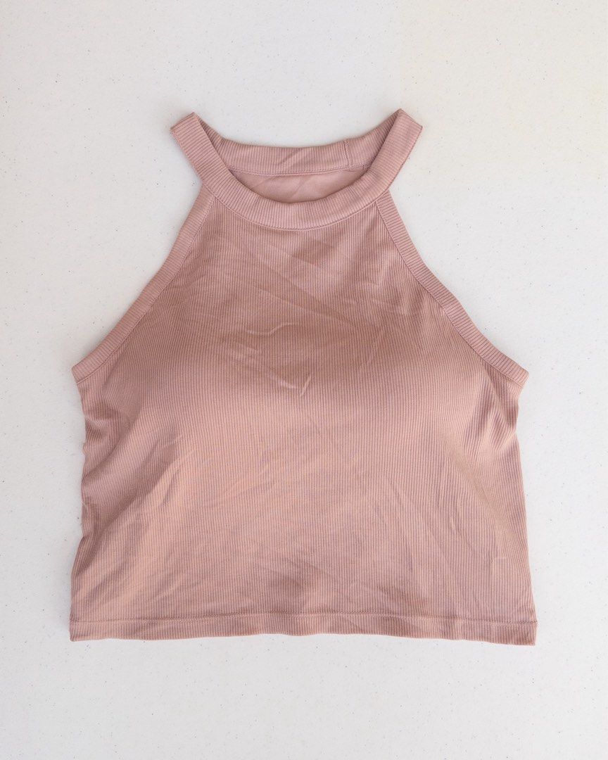 GU padded ribbed tank top (Category: Sleeveless) located in Makati City. Submitted by badethskie (Listing ID 1468392628, Image 1). Description: size XL NO issue/flaw .