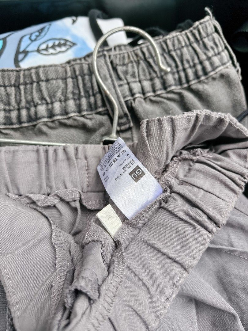 GU PARACHUTE NYLON PANTS SIZE MEDIUM (Category: Joggers) located in Manila. Submitted by gelove.thrift (Listing ID 1468293897, Image 3). Description: .