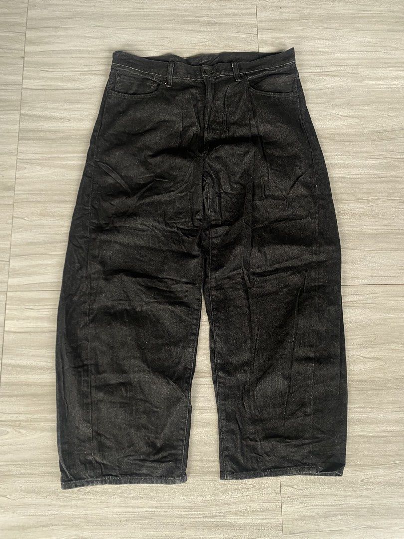 GU raw denim baggy pants (Category: Jeans) located in Bacolod City. Submitted by bnta_bounce (Listing ID 1468408226, Image 1). Description: Flaws: none Length 40 Waist 36 Leg open 10.