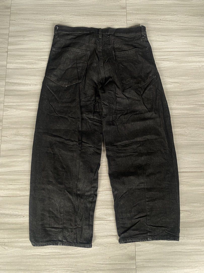 GU raw denim baggy pants (Category: Jeans) located in Bacolod City. Submitted by bnta_bounce (Listing ID 1468408226, Image 2). Description: Flaws: none Length 40 Waist 36 Leg open 10.