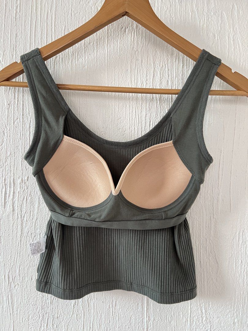 Gu Ribbed Crop Padded Top (Category: Sleeveless) located in Amadeo. Submitted by mavmadel (Listing ID 1468412967, Image 3). Description: -small size -like new condition -color rate 10/10.