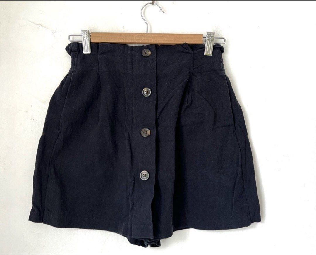 Gu skort (Category: Other Bottoms) located in San Jose del Monte. Submitted by senorita_wella (Listing ID 1468312420, Image 1). Description: .