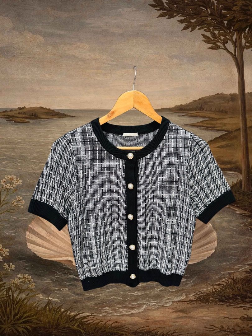 GU two toned cardigan short-sleeve (Category: Activewear) located in Dasmarinas. Submitted by thrifteefinds (Listing ID 1468410770, Image 1). Description: GU two toned cardigan short-sleeve Size: S 17W 18L Excellent condition M/Mine: 500 DM: Name | Contact | Address & Brgy Please comment MINE only if you’re 100% sure and ready to pay. No return or exchange.