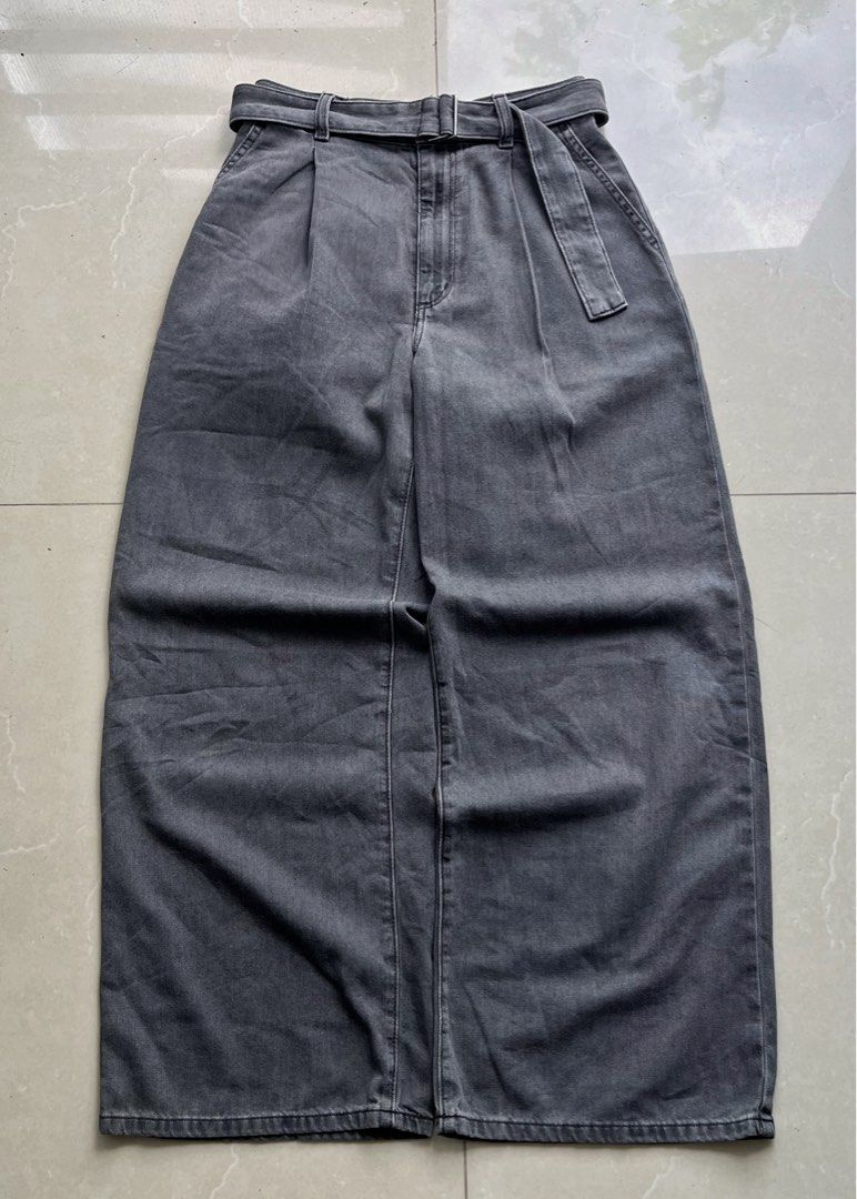 GU Wide-leg Pleated Pants (Category: Jeans) located in Los Banos. Submitted by theoldgoods_ (Listing ID 1468340859, Image 1). Description: GU Wide-leg Pleated Pants S on tag W: 26-28 inches L: 38 inches Leg opening: 10.5 inches 850 pesos + shipping fee MOP: Gcash (payment first) 📍Los Baños, Laguna.
