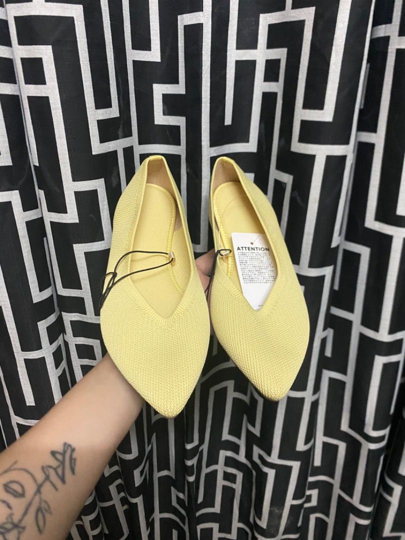 GU Yellow Flats (Category: Flats & Sandals) located in San Mateo. Submitted by prelovedstuffsbycha (Listing ID 1468446578, Image 1). Description: Brand New GU Yellow Flats Small (22.5cm).