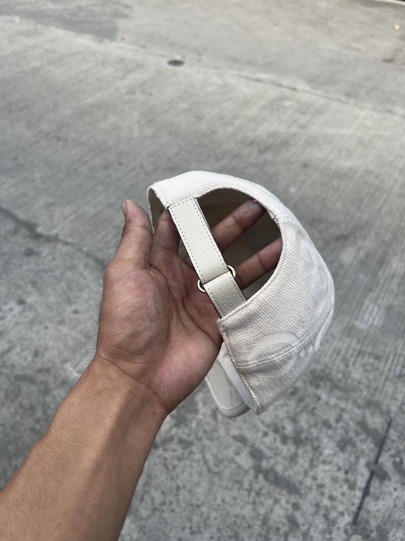 Gucci (Category: Activewear) located in Manila. Submitted by thrift2mill (Listing ID 1468291296, Image 3). Description: .