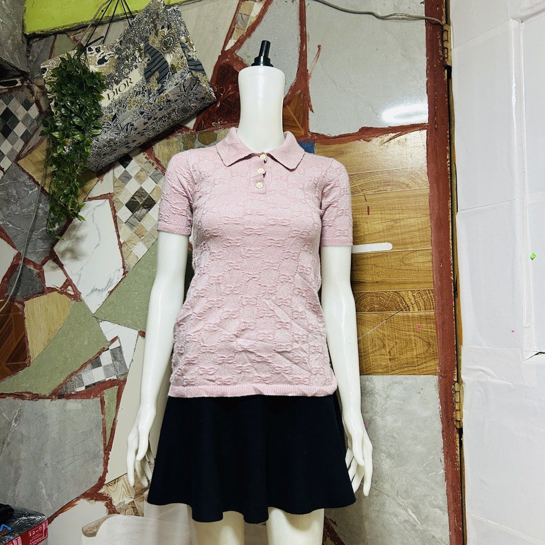 Gucci knit monogram top (Category: Luxury Apparel) located in Baguio. Submitted by kckc_luxury (Listing ID 1468402375, Image 1). Description: 🌸 TINY PINK SPOTS ARE LENS DAMAGE, NOT CLOTH STAINS ————————— ❗️KINDLY READ BEFORE MAKING AN OFFER❗️ LISTING DETAILS size:S width x length (inches):18x24 condition: Good condition --- MOP: Gcash / BPI MOD: J&T / JRS LOCATION: Baguio City --- NOTE: • Manage your expectations • Photos did not go under any ed