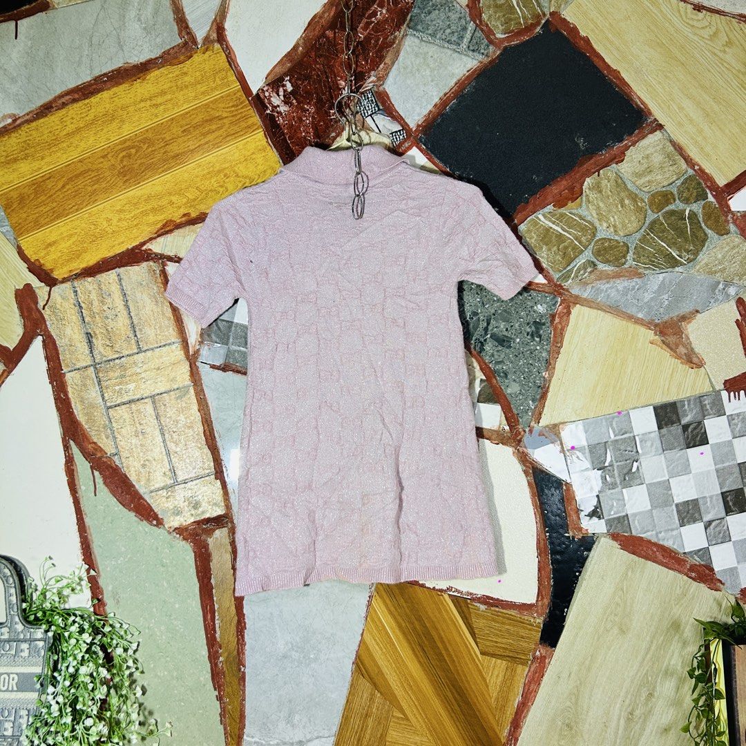Gucci knit monogram top (Category: Luxury Apparel) located in Baguio. Submitted by kckc_luxury (Listing ID 1468402375, Image 3). Description: 🌸 TINY PINK SPOTS ARE LENS DAMAGE, NOT CLOTH STAINS ————————— ❗️KINDLY READ BEFORE MAKING AN OFFER❗️ LISTING DETAILS size:S width x length (inches):18x24 condition: Good condition --- MOP: Gcash / BPI MOD: J&T / JRS LOCATION: Baguio City --- NOTE: • Manage your expectations • Photos did not go under any ed