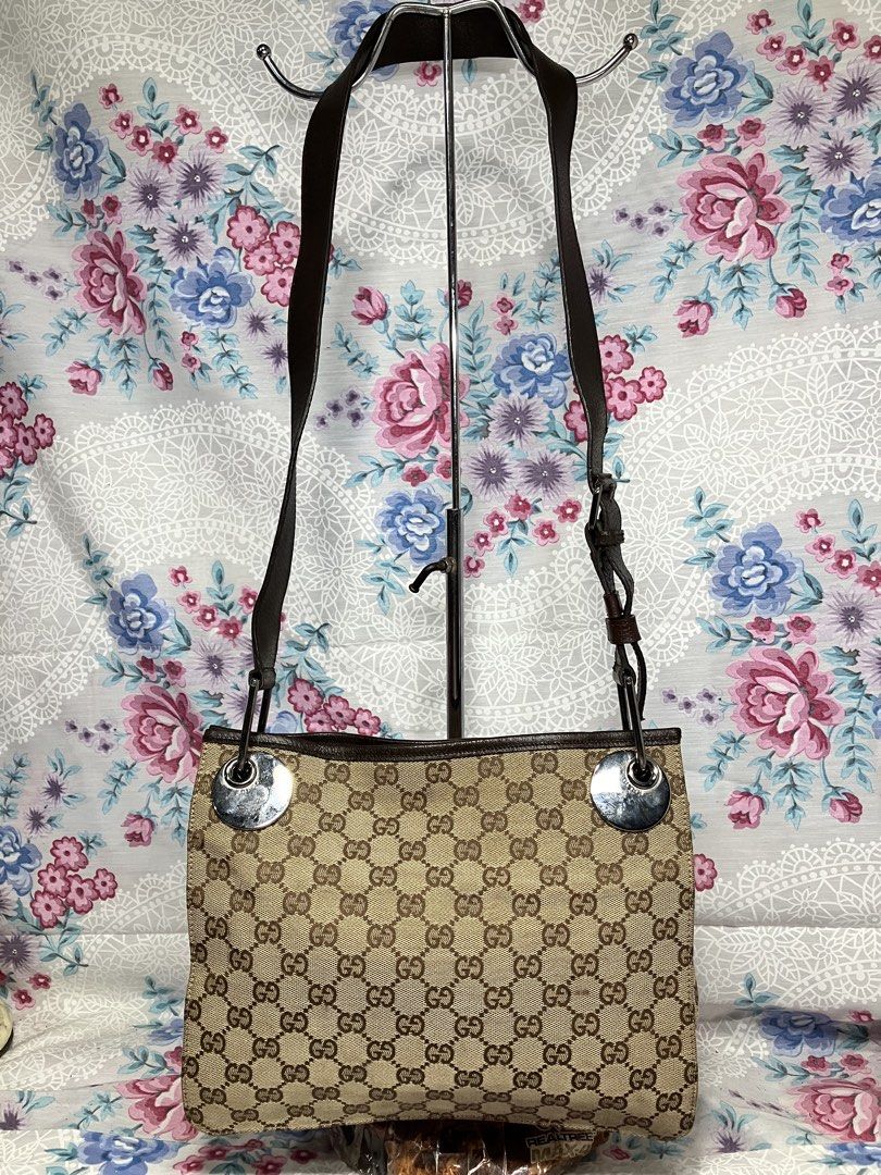 GUCCI PRE-OWNED GG CANVAS ECLIPSE CROSSBODY BAG (Category: Cross-body Bags) located in General Mariano Alvarez. Submitted by adonid (Listing ID 1468312544, Image 1). Description: GUCCI PRE-OWNED GG CANVAS ECLIPSE CROSSBODY BAG GOOD CONDITION NORMAL SIGN OF USAGE ONLY TOP MAGNETIC CLOSURE .