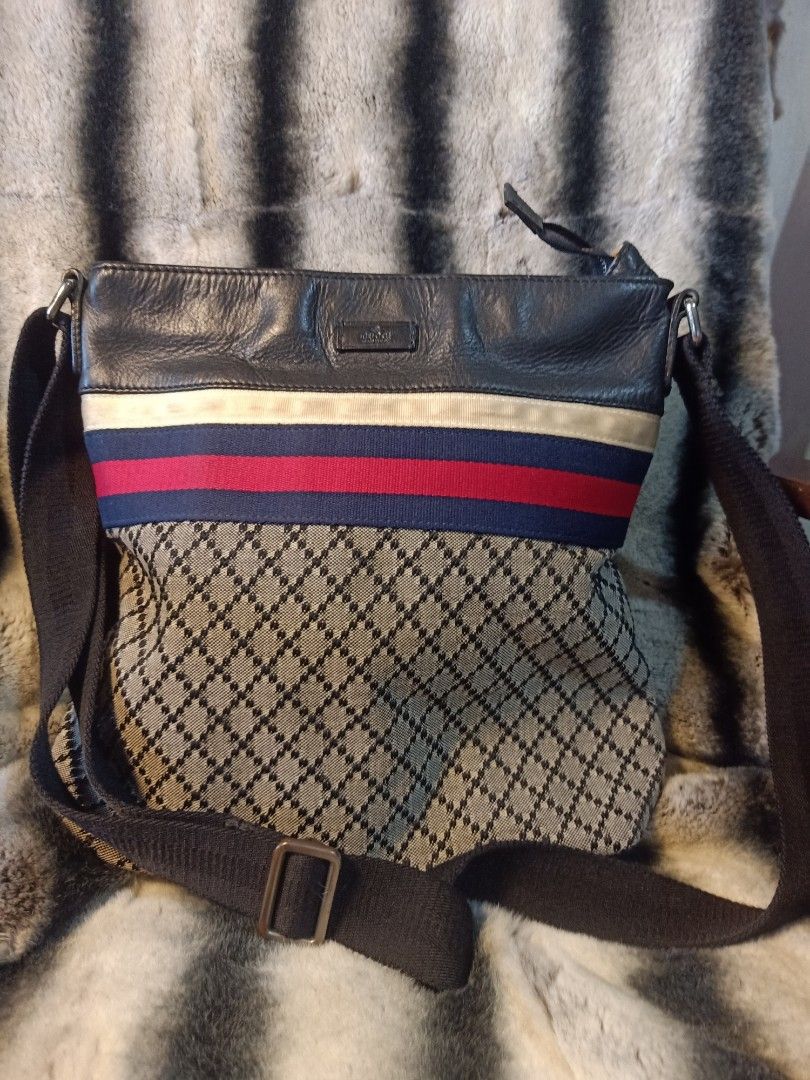 GUCCI SLING BAG (Category: Luxury Bags & Wallets) located in Iloilo. Submitted by ukaynizoee (Listing ID 1468429065, Image 1). Description: preloved bags but we'll loved pm is the key negotiable.