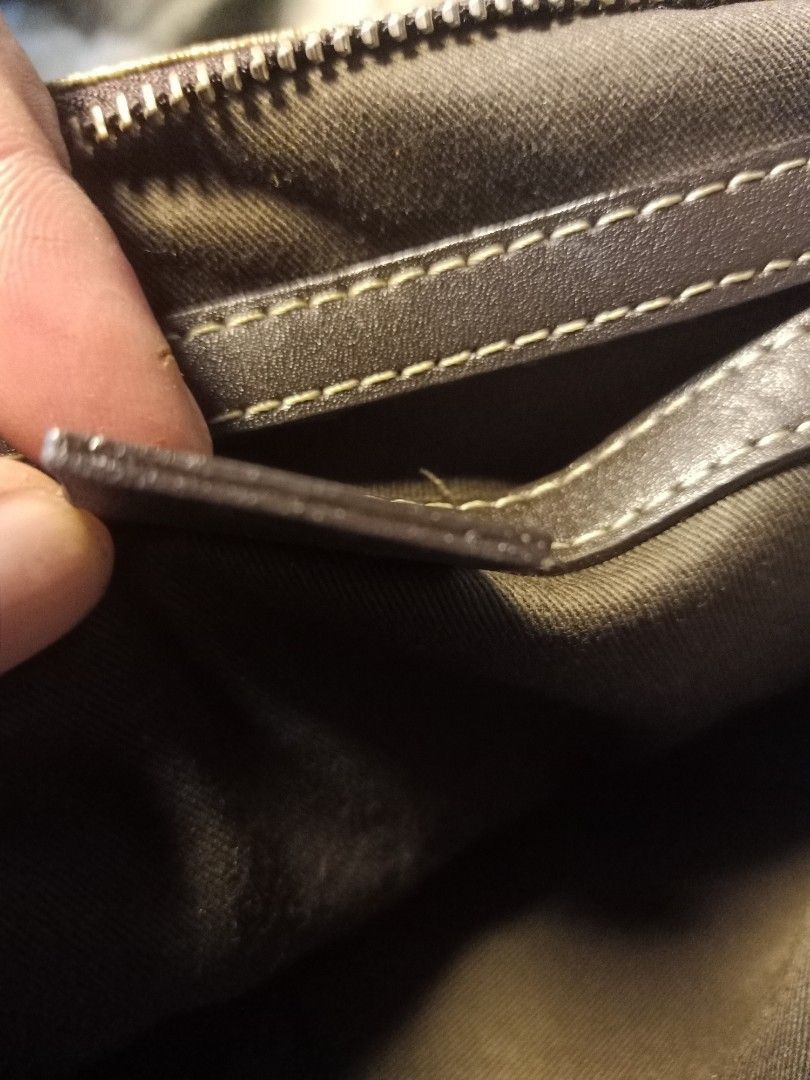 Gucci sling bag (Category: Luxury Bags & Wallets) located in Iloilo. Submitted by ukaynizoee (Listing ID 1468429422, Image 3). Description: preloved bags but we'll loved pm is the key negotiable.