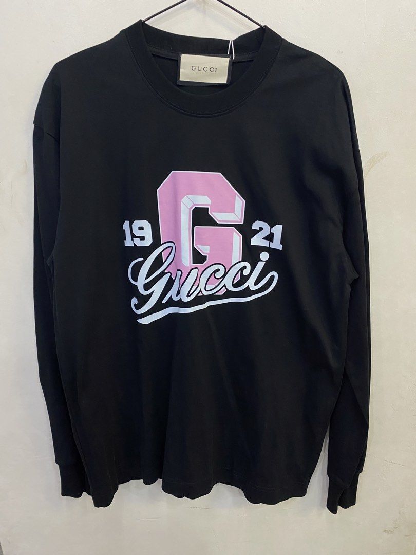 GUCCI SWEATER (Category: Luxury Apparel) located in Baguio. Submitted by lairdegawd_06 (Listing ID 1468462341, Image 1). Description: Dimes-22x28 S-M Excellent condition 10/10 color rate No flaw Complete tags Check photos for more details.