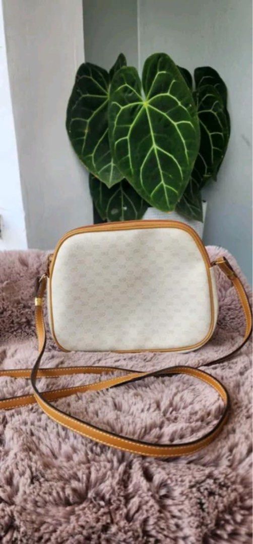 GUCCI VINTAGE (Category: Luxury Bags & Wallets) located in Koronadal. Submitted by zyxarvie (Listing ID 1468406450, Image 2). Description: No issue Excellent condition Pretty kaayo.