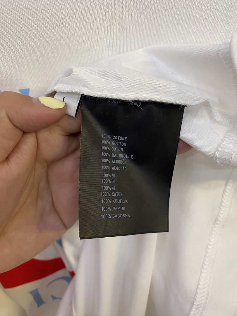 GUCCI WHITE SWEATER (Category: Luxury Apparel) located in Baguio. Submitted by lairdegawd_06 (Listing ID 1468462105, Image 3). Description: Dimes-24x30 Excellent condition 10/10 color rate No flaw Complete tags Check photos for more details.