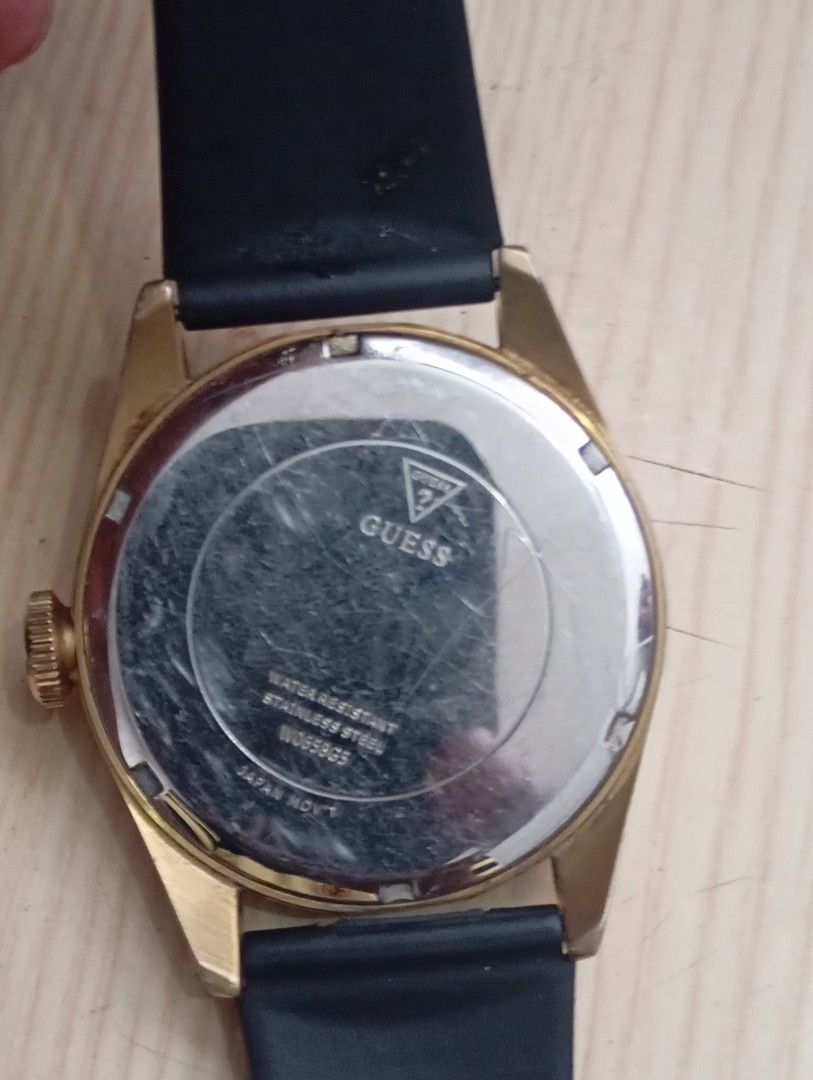Guess (Category: Men's Watches) located in Las Pinas. Submitted by quick_deals_great_finds2 (Listing ID 1468337399, Image 3). Description: Original good working condition Quartz with battery Big size 45mm.