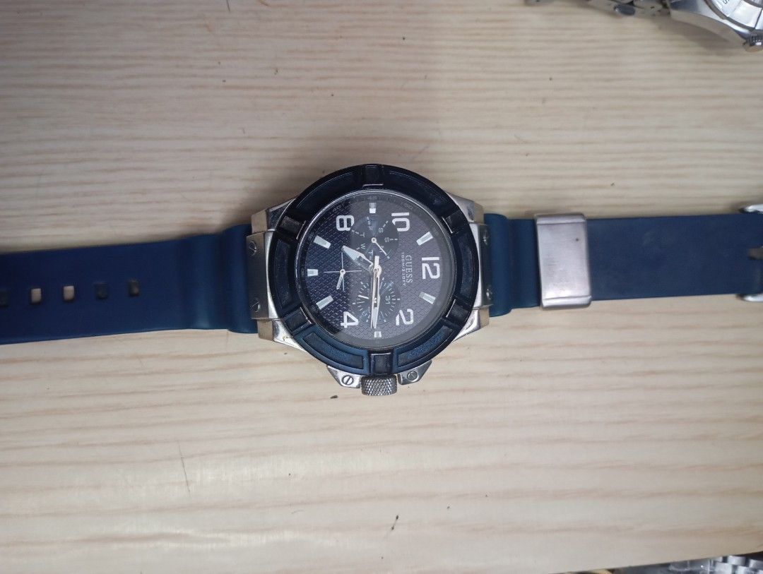 Guess (Category: Men's Watches) located in Las Pinas. Submitted by quick_deals_great_finds2 (Listing ID 1468348251, Image 3). Description: Original good working condition Quartz with battery 45mm big size.