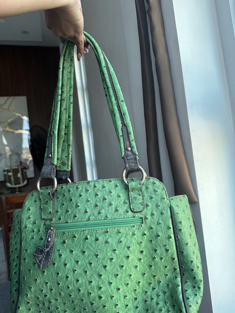 Guess Green Ostrich Leather Texture Handbag (Category: Shoulder Bags) located in Manila. Submitted by goldenhorse-dafc (Listing ID 1468343775, Image 3). Description: - Brand: Guess - Material: Green ostrich leather texture - Closure & Front: Flap pocket with metal logo buckle - Straps & Hardware: Dual shoulder straps with silver-toned rings - Exterior Storage: Convenient back zip pocket - Interior: Patterned fabric lining with multiple compartmen
