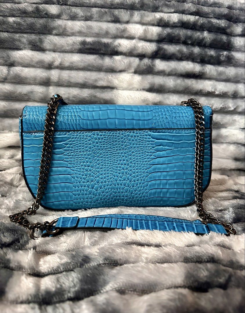 Guess Y2K Bag (Category: Shoulder Bags) located in Bacoor. Submitted by jianne_preloved (Listing ID 1468388106, Image 2). Description: Selling my Guess Y2K bag. Only used twice. No signs of use. 🤗 ✨ ITEM DETAILS: • Brand: Guess • Color/Hardware: Bright blue crocodile embossed w/ Gunmetal hardware • Material: Crocodile embossed leather • Condition: Like New - No flaws 🔎 CONDITION NOTES: • Exterior: Clean, no scratches. No rubbing on edges. • Int