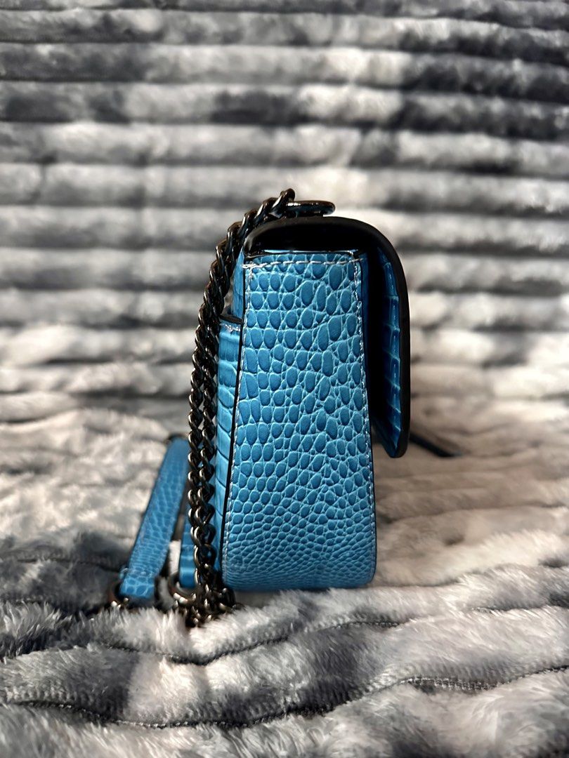 Guess Y2K Bag (Category: Shoulder Bags) located in Bacoor. Submitted by jianne_preloved (Listing ID 1468388106, Image 3). Description: Selling my Guess Y2K bag. Only used twice. No signs of use. 🤗 ✨ ITEM DETAILS: • Brand: Guess • Color/Hardware: Bright blue crocodile embossed w/ Gunmetal hardware • Material: Crocodile embossed leather • Condition: Like New - No flaws 🔎 CONDITION NOTES: • Exterior: Clean, no scratches. No rubbing on edges. • Int