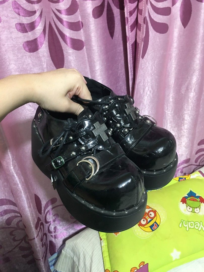 Gururu Platform Shoes (Category: Dress Shoes) located in Lala. Submitted by thekpopkart (Listing ID 1468384866, Image 1). Description: - no issues - size 6.