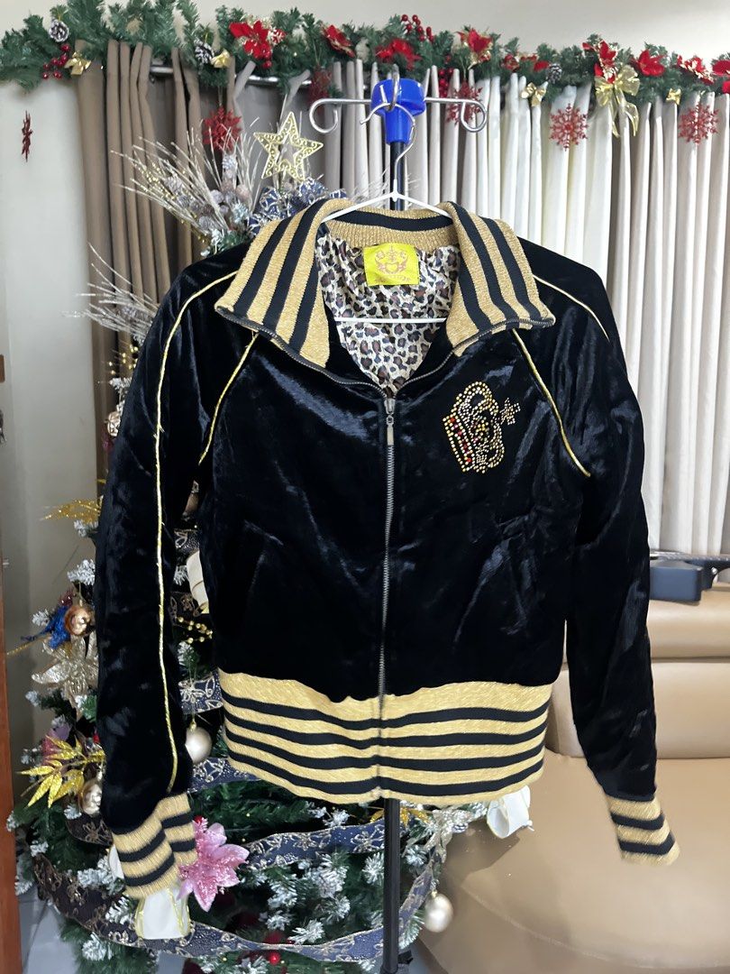 GYARU JACKET (Category: Coats, Jackets and Outerwear) located in Butuan. Submitted by darlingdressco. (Listing ID 1468412514, Image 1). Description: missing beads.