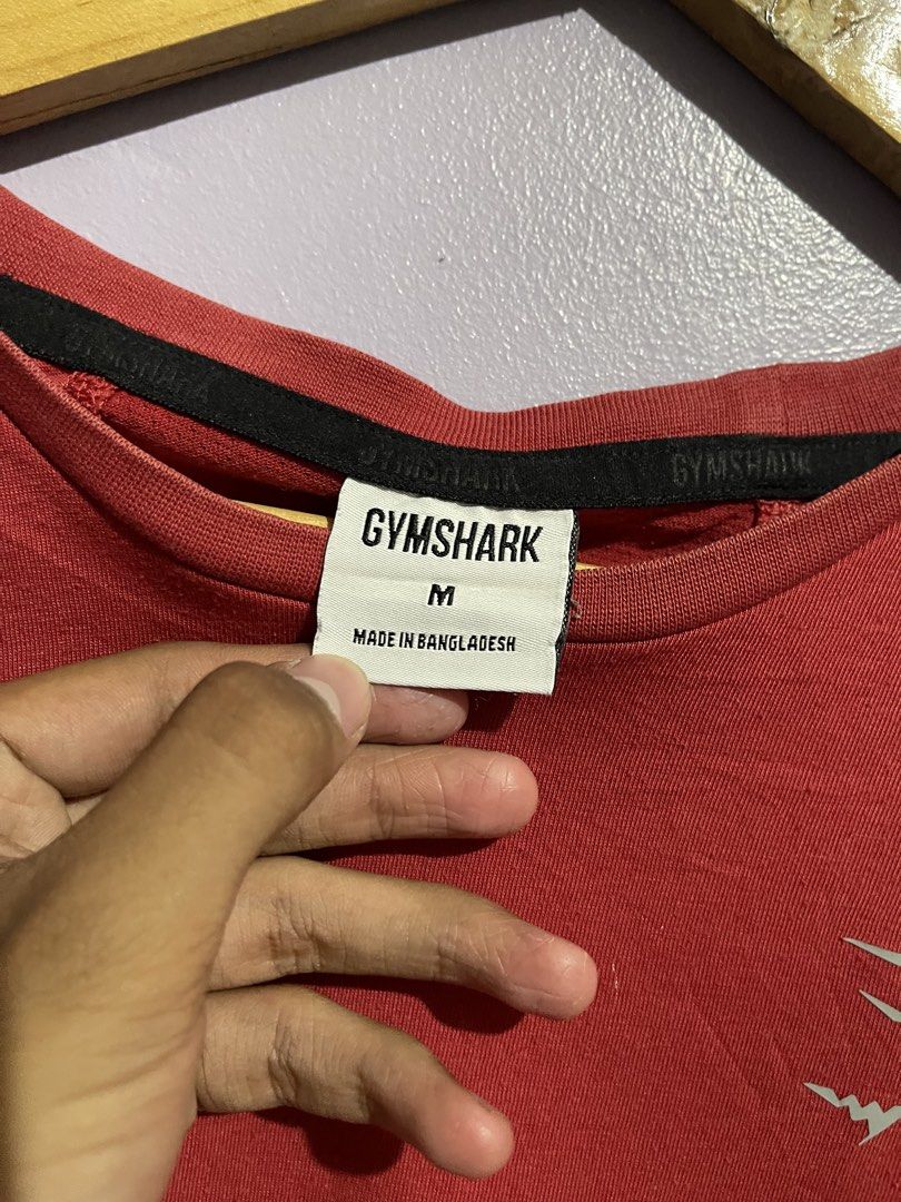 Gymshark Compression Shirt (Category: Tshirts & Polo Shirts ) located in Angeles City. Submitted by andreiboughts (Listing ID 1468414944, Image 3). Description: Length: 28 Width: 17 Condition: 9/10 Color rate: 9/10 Issue (s): Stretched Neckline / Bacon Complete Tags ✅ Medium on tag Made in Bangladesh.