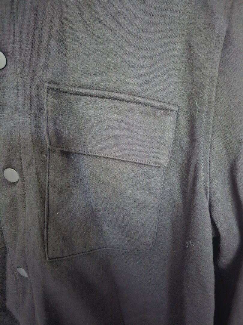 H and M cotton overshirt (Category: Coats, Jackets and Outerwear) located in Pasig City. Submitted by a.ejs. (Listing ID 1468292715, Image 2). Description: H and M cotton overshirt Black Large, 23 x 28 Good as new, used couple of times 600 Santolan, Pasig.