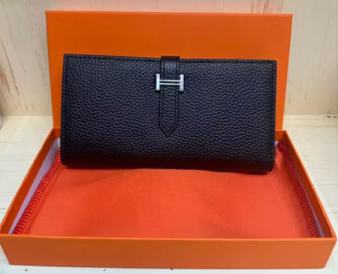 H wallet leather herm (Category: Wallets & Card holders) located in Quezon City. Submitted by japanandsingaporeluxepreloved (Listing ID 1468335064, Image 1). Description: .