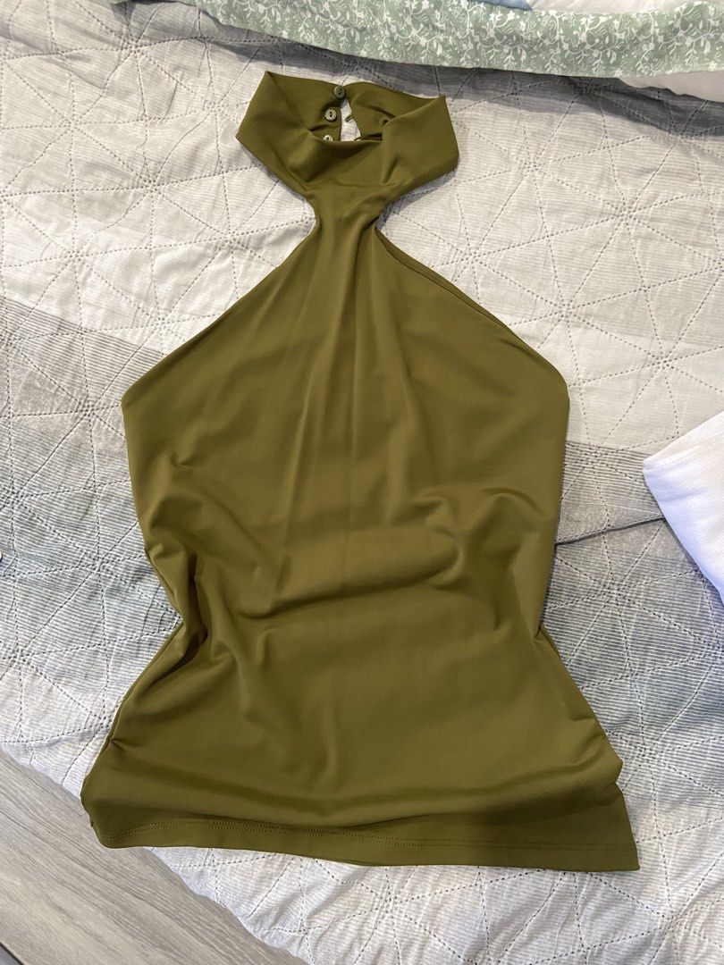 halter top (Category: Sleeveless) located in Santa Rita. Submitted by viorr (Listing ID 1468332520, Image 1). Description: .