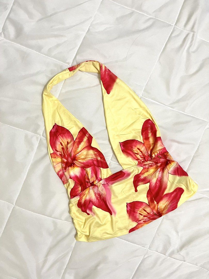 Halter Yellow Summer Floral Top (Category: Sleeveless) located in Marikina City. Submitted by eloxade.ee (Listing ID 1468452053, Image 2). Description: 🪞m-l large on tag 🏷️ mine 130 10/10! .