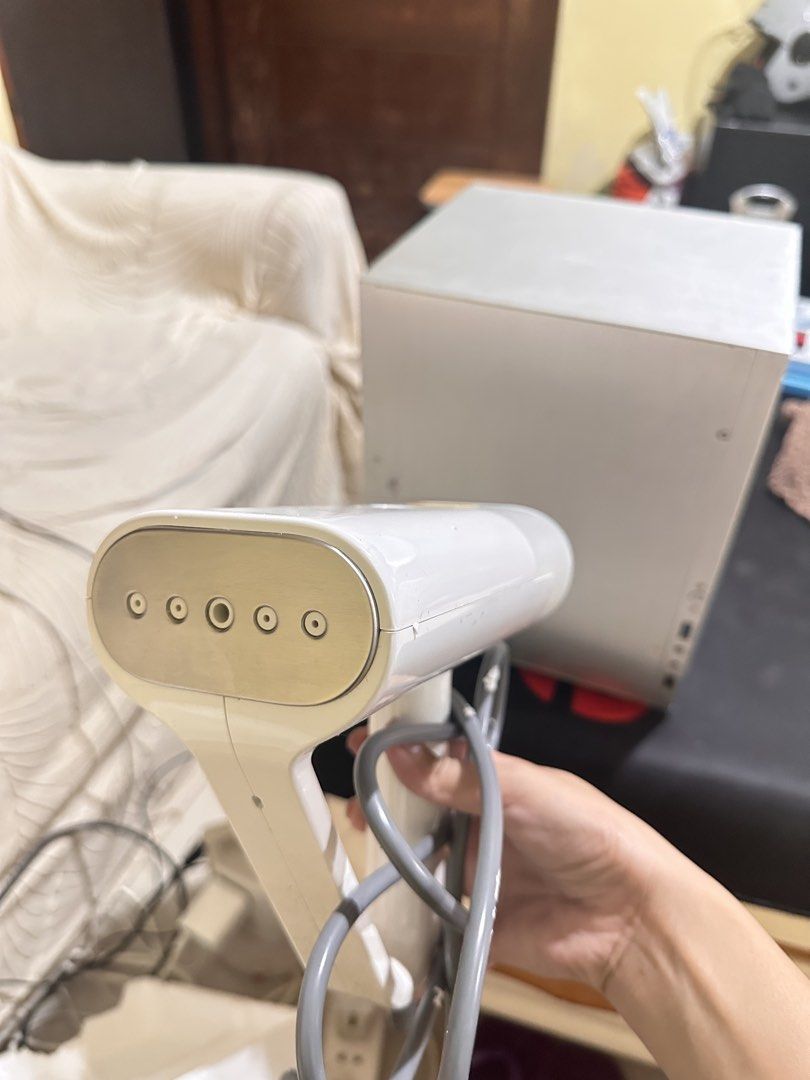 Handheld steamer (Category: Irons & Steamers) located in Manila. Submitted by ivyfv04 (Listing ID 1468465683, Image 2). Description: Handheld steamer Brandnew.