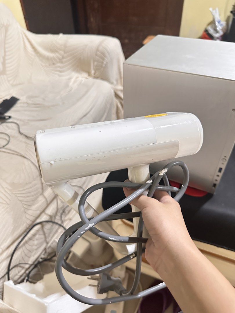 Handheld steamer (Category: Irons & Steamers) located in Manila. Submitted by ivyfv04 (Listing ID 1468465683, Image 3). Description: Handheld steamer Brandnew.