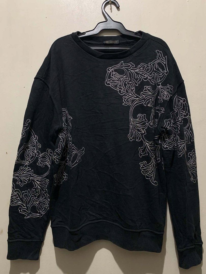 Hard to find thrift (Category: Luxury Apparel) located in Marikina City. Submitted by poypoy07 (Listing ID 1468362158, Image 3). Description: Versace Baroque Embroidered Sweatshirt Size M - A74739 Mainline Made in Italy Authentic 100%.