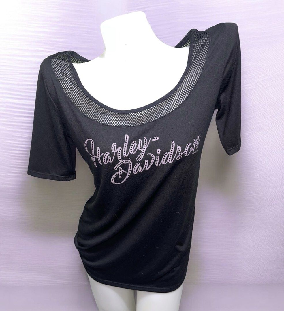Harley-Davidson Black Mesh Collar Rhinestone Top (Category: Shirts) located in Manila. Submitted by fastforest_65f95b (Listing ID 1468334813, Image 1). Description: - Brand: Harley-Davidson - Color: Black - Size: Small - Details: Half sleeves, scooped mesh neckline, and glittery rhinestone script logo - Origin: Made in USA - Care: Hand wash cold recommended.