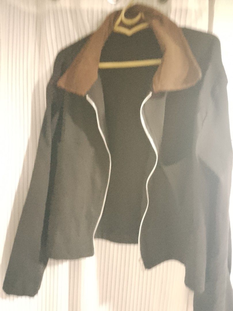 Harrington crop jacket (Category: Coats, Jackets and Outerwear) located in Manila. Submitted by warmtiger.a2c491 (Listing ID 1468357896, Image 1). Description: .