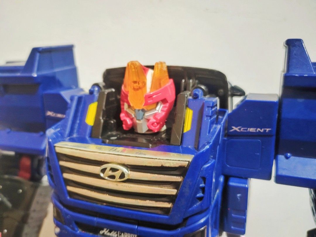 Hello Carbot Pentastorm Combiner Robot (Category: Action & Battle Toys) located in Paranaque City. Submitted by corner24 (Listing ID 1468336913, Image 2). Description: What you see is what you get (AS IS) 2nd Hand Condition, Expect sign of usage/ Paint chips etc See photos for Actual Condition No other accessories included ❌ With visible crack on ambulance ❌ No Reservation/ 1st to Pay Basis Korean/Japan Surplus *Original *Excellent quality *Pls m